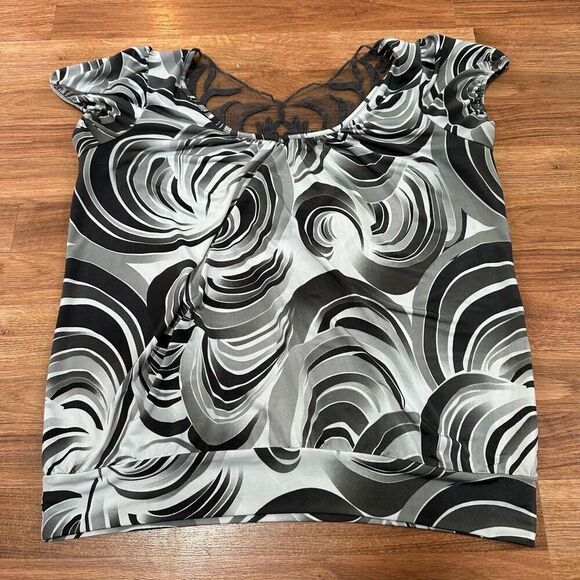 Lily White V-Neck Back, Grey, Women’s White Blouse | Size Medium - Picture 5 of 11